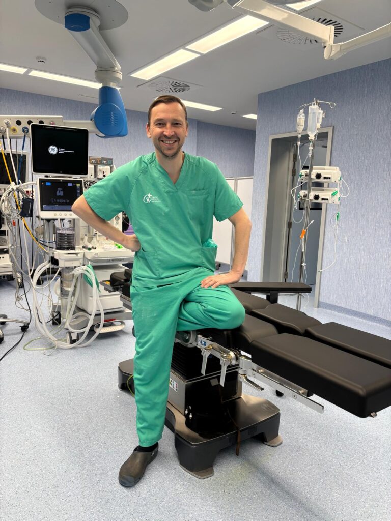 Dr. Víctor Folgueras Henriksen